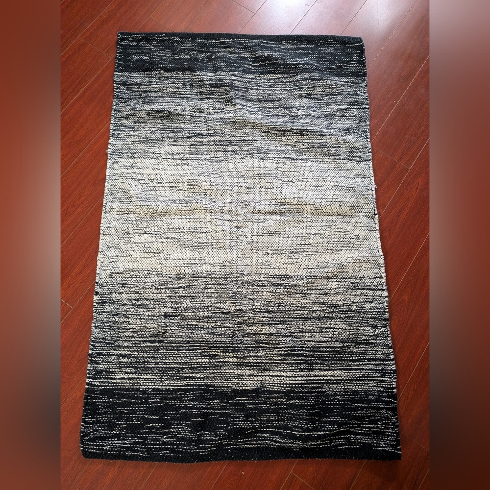 Black and Gray Woven Rug Thick Good Quality Carpet Knit